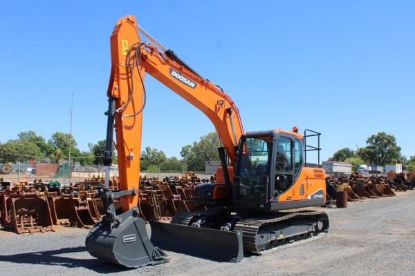 2022 Doosan Dx140lc image
