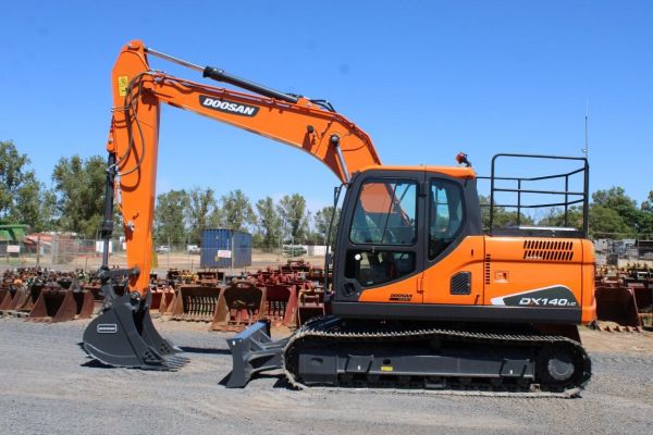 2022 Doosan Dx140lc image