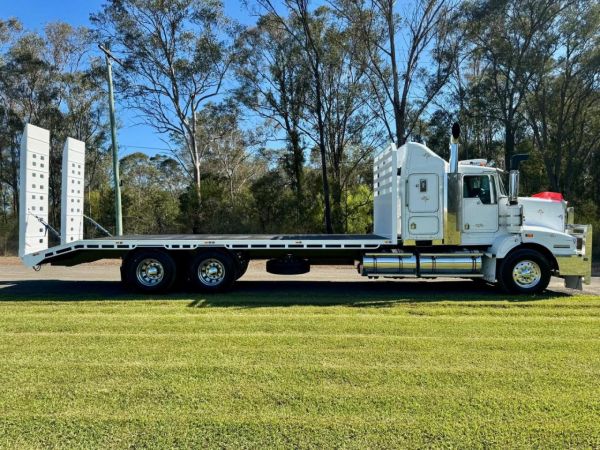 2003 Kenworth T404ST Beavertail image