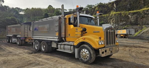 2004 Kenworth T404 Sar image