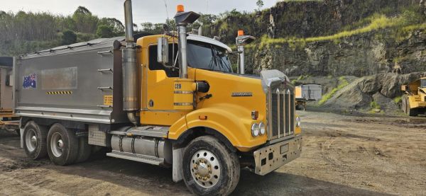 2004 Kenworth T404 Sar image