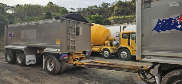 2007 CB Tri-Axle Tipping Dog Trailer image