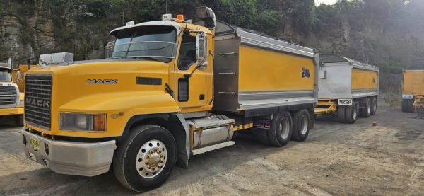 2005 Mack Ch image