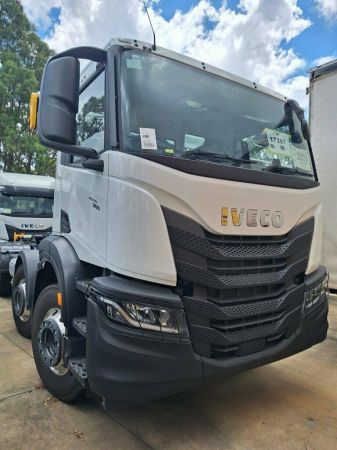 2023 Iveco Acco HSR Hook Lift image
