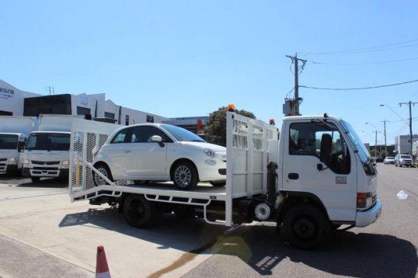 2004 Isuzu N Series NPR 250 image