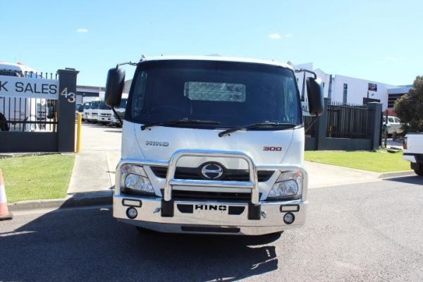 2016 Hino 300 616 300 Auto On CAR Licence image