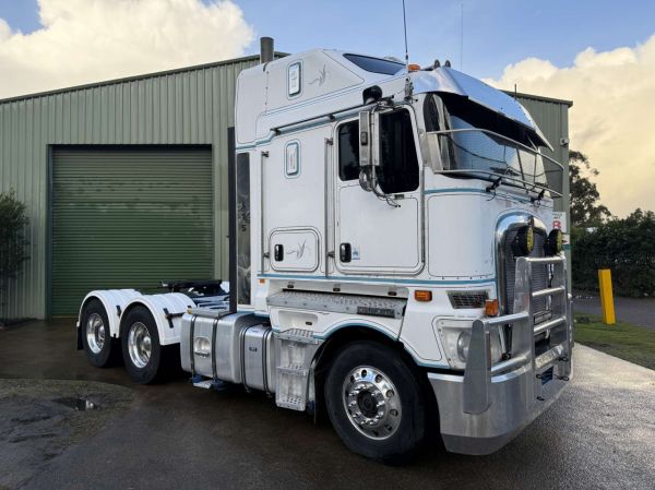 2012 Kenworth K200 Aerodyne Prime Mover with Hydraulics image