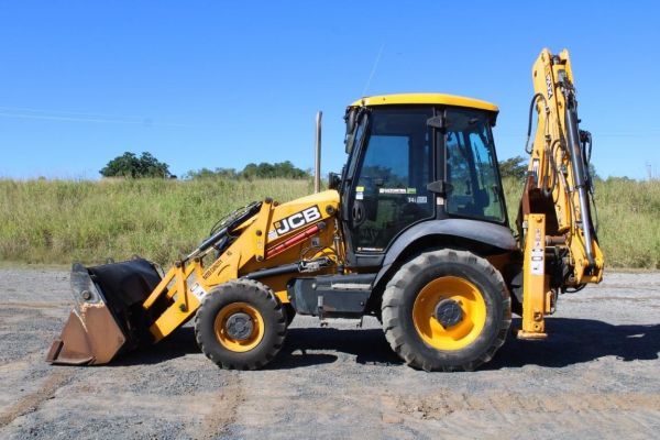 2017 JCB 3CX image