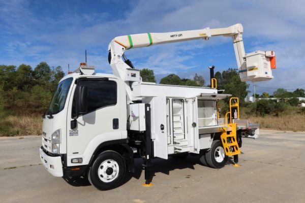 2013 Isuzu FRR 500 AMT Auto image