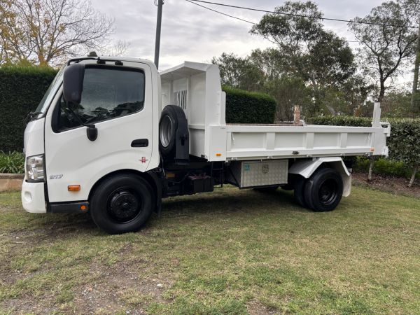 2016 Hino 300 - 917 Tipper image
