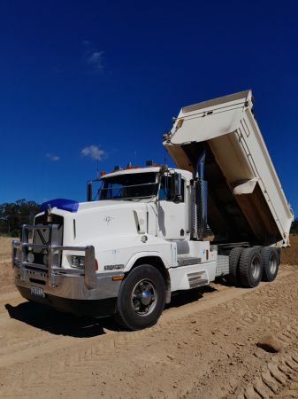 1996 Kenworth T600 Tipper image