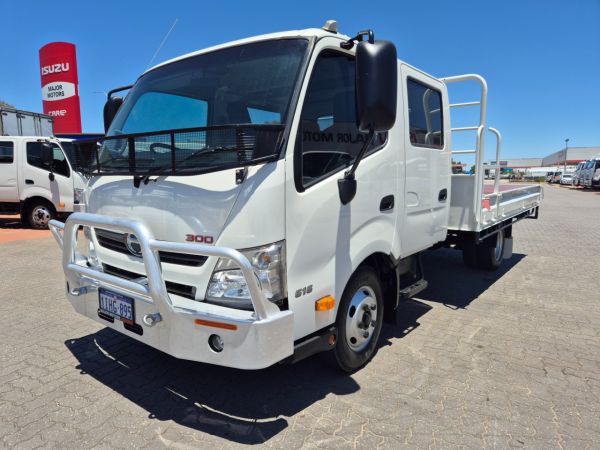 2019 Hino 616 - 300 Series Tray AUTO Car License Crew Cab Tray image