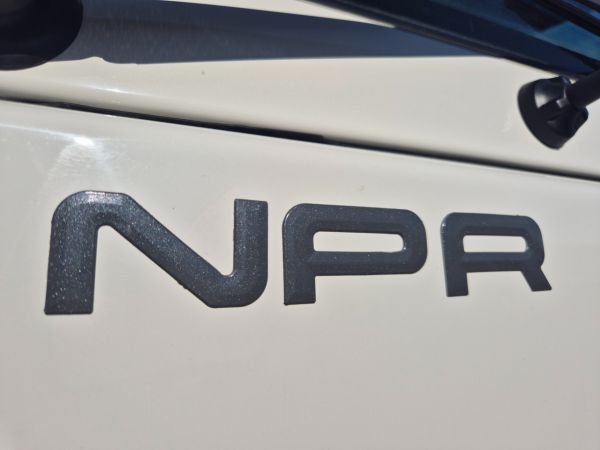 2010 Isuzu NPR300 Curtainsider 6 Pallet Tautliner image