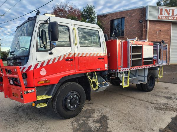 2000 Isuzu F Series FSS 550 image