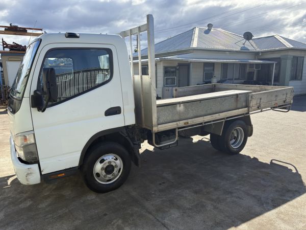 2010 Fuso CANTER Tray image