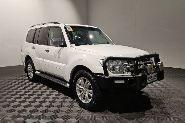 2017 Mitsubishi Pajero GLX NX image