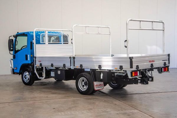 2025 Isuzu NPR 45/55-155 AMT MWB TradePack Premium TradePack Premium image