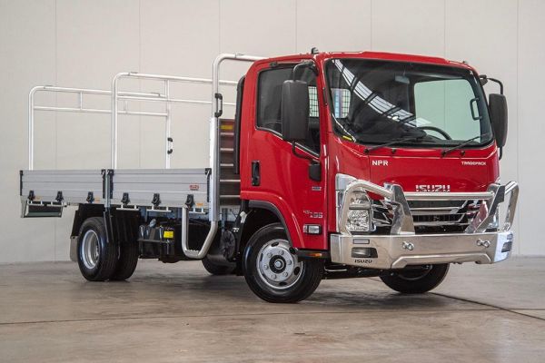 2025 Isuzu NPR 44/55-155 AMT MWB TradePack Premium TradePack Premium image