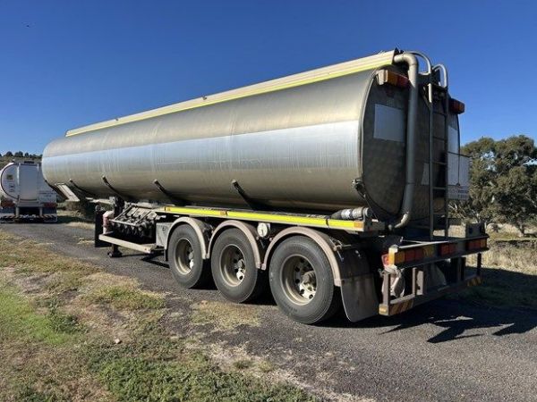 2009 MARSHALL LETHLEAN TRIAXLE ALUMINIUM FUEL TANKER image