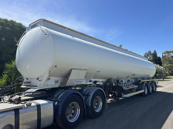2008 OMEGA TRIAXLE FUEL TANKER WITH PUMPING GEAR image