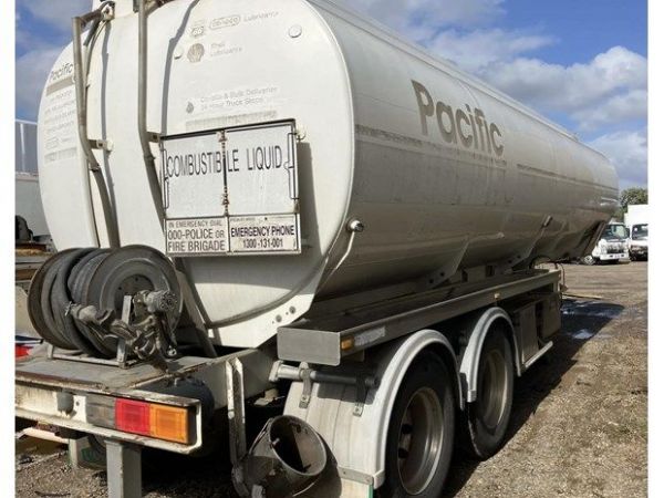2002 TIEMAN BOGIE ALUMINIUM FUEL TANKER WITH PUMPING GEAR  image