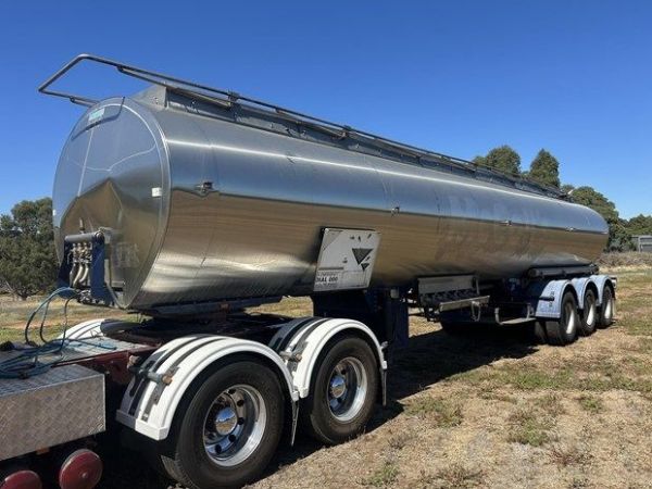 1983 TIEMAN 316 STAINLESS STEEL TRIAXLE TANKER image