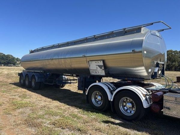 1983 TIEMAN 316 STAINLESS STEEL TRIAXLE TANKER image