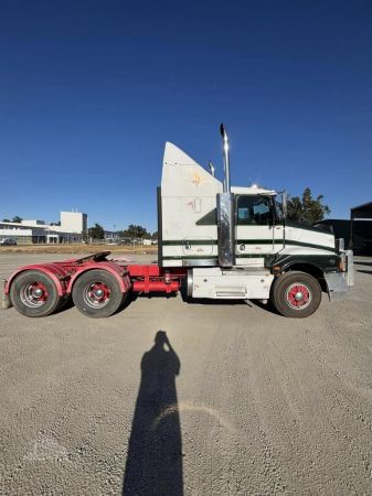 2006 KENWORTH T404 image
