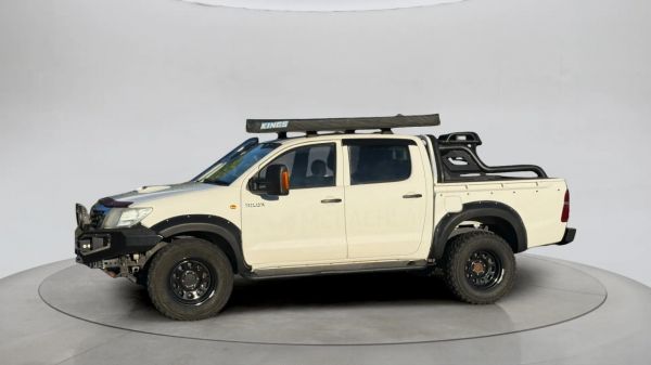 2014 Toyota Hilux SR - 4x4 - Auto - Warranty image