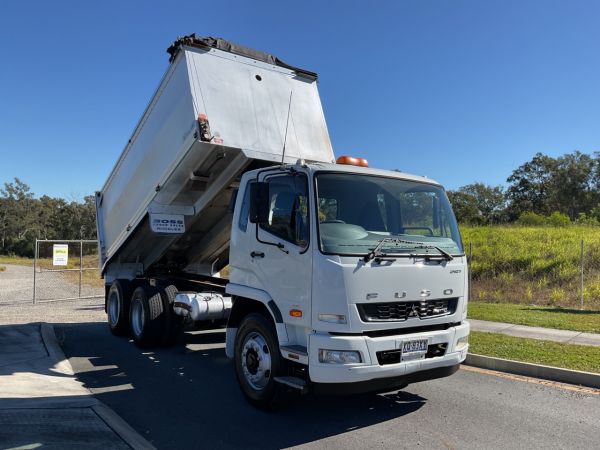 2012 Mitsubishi FM658 Tipper Fuso Fighter 2427 Tipper image