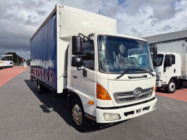 2011 Hino FE 1426-500 Series Curtainsider 10 Pallet Tautliner image