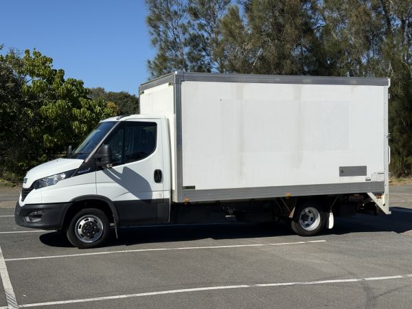 2021 Iveco Daily Pantech image