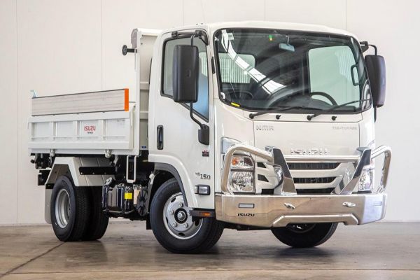 2025 Isuzu N Series NMR 60/45-150 Tri-Tipper image