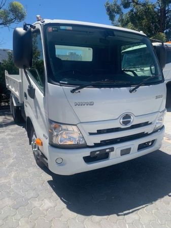 2024 Hino 300 SERIES - 617 CREW CAB Tipping Tray image