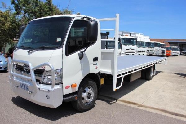 2015 Hino 921- 300 Series Dutro 921 image