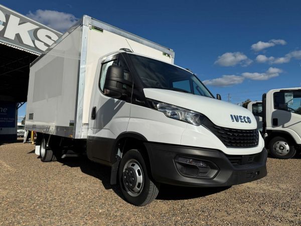 2021 Iveco Daily Cab Chassis MY19 E6 45C18 DRW (WB3750) image