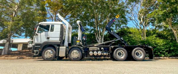 C7H-F 8X4 HOOK LIFT image