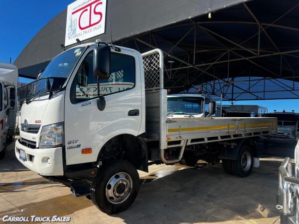 2018 HINO 300 817 Flatbed image