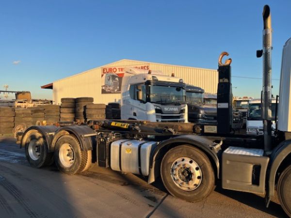 2011 Scania P400 Hooklift/Bi Fold P 400 image