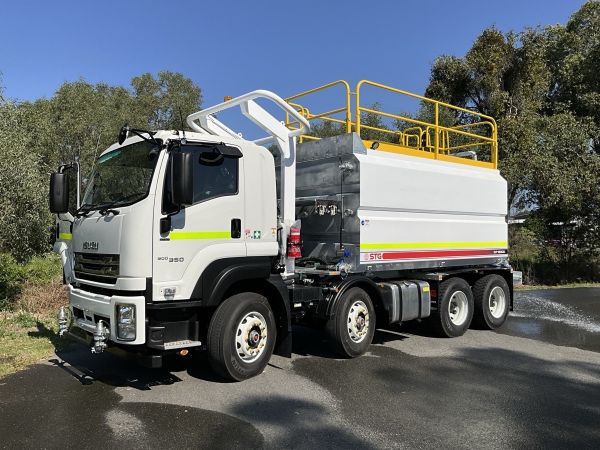 2025 Isuzu FYH 300-350 Water truck 18,000Lt Galvanised image