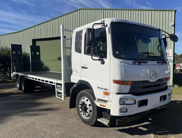2017 UD PD 24.280 AUTO 6X2 Beavertail image