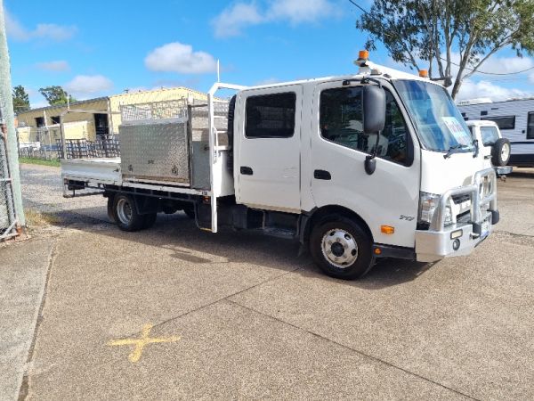 2018 Hino 300 - 717 Cab Chassis image