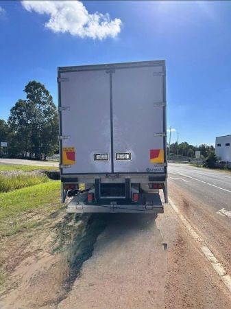 2023 Mitsubishi FUSO REFRIGERATION TRUCK image