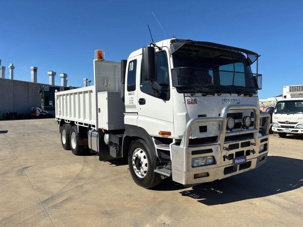 2010 Isuzu CXZ Giga image