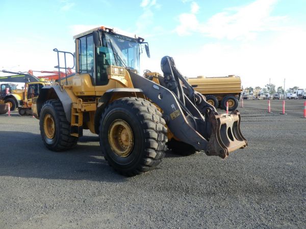 2008 VOLVO L120F image