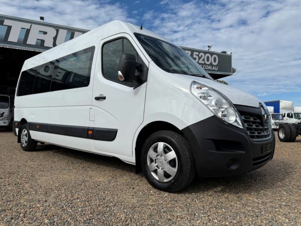 2019 Renault Master Mini Coach image