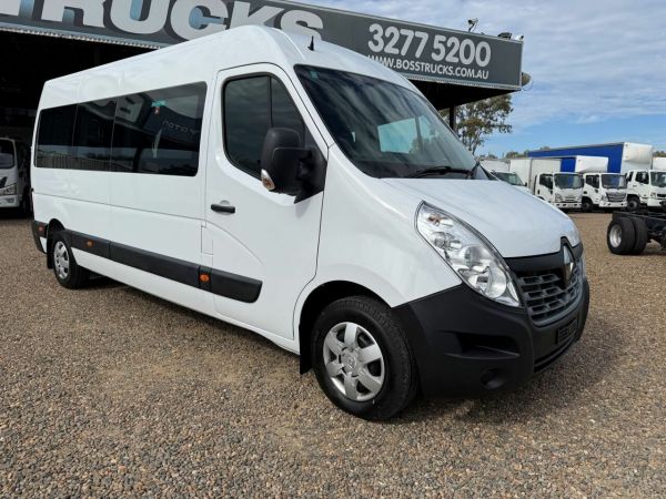 2019 Renault Master Mini Coach image