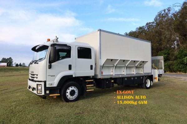 2017 Isuzu FTR 150-260 AUTO Crew Cab image