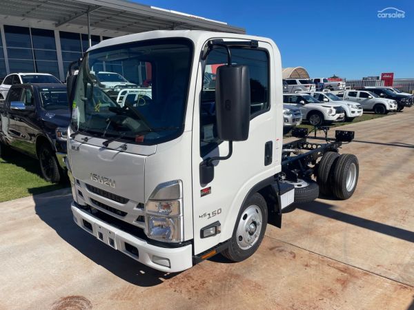 2025 Isuzu Nlr 45-150 Cab Chassis image