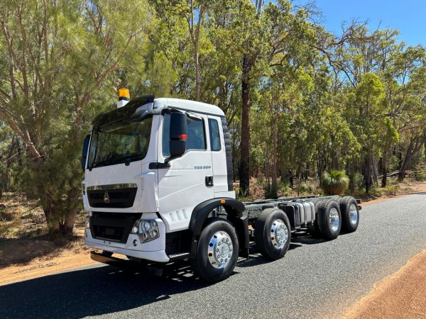 2024 Sinotruk Sitrak T5G 8x4 Cab chassis image